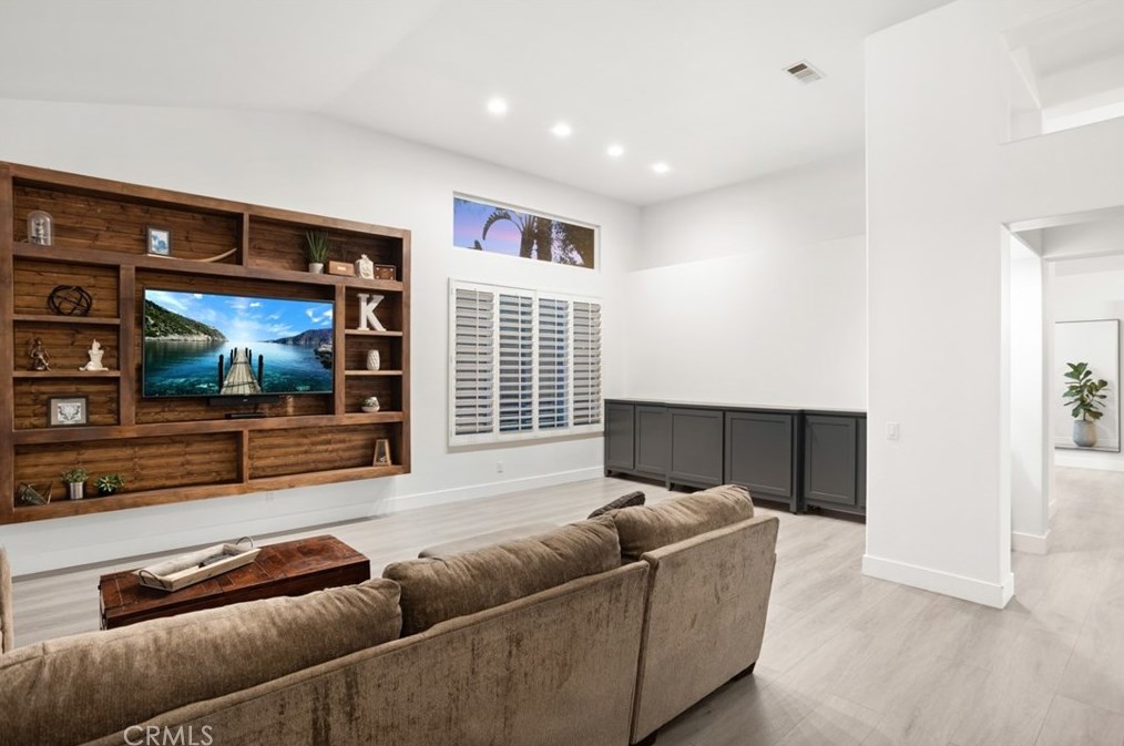 2531 Cottage Dr, Corona, CA 92881-4184
