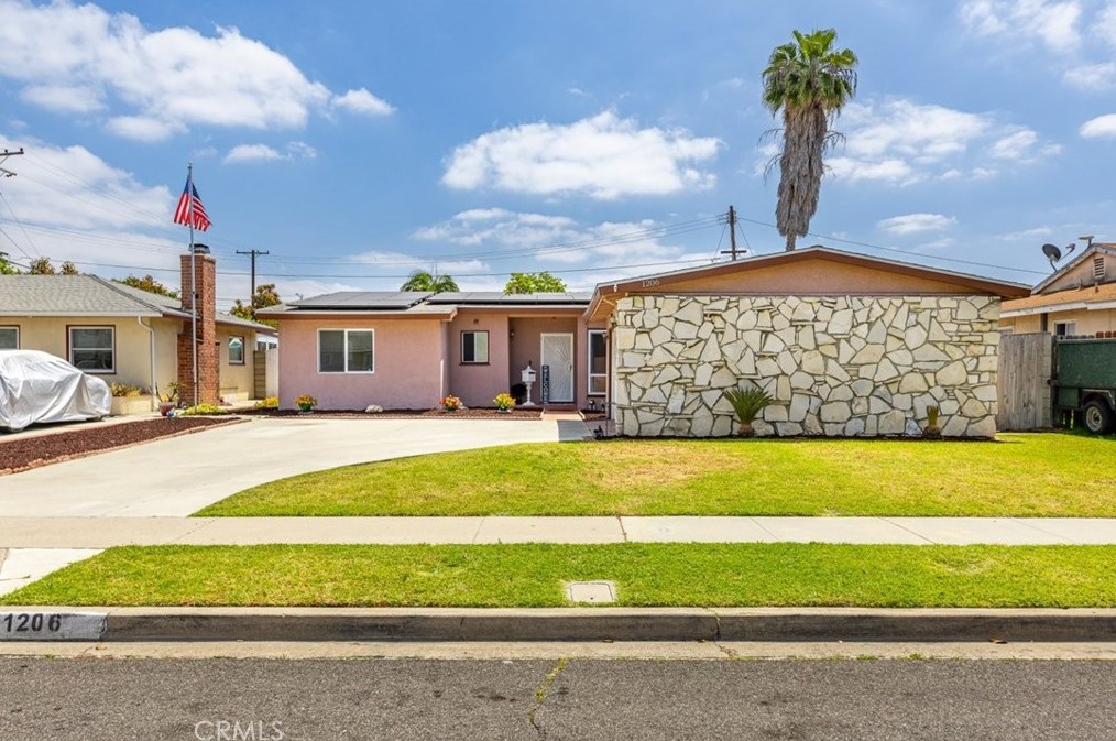 1206 N Siesta St, Anaheim, CA 92801