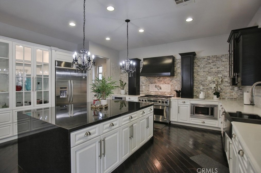 16622 Catalonia Dr, Riverside CA  92504-8701 exterior