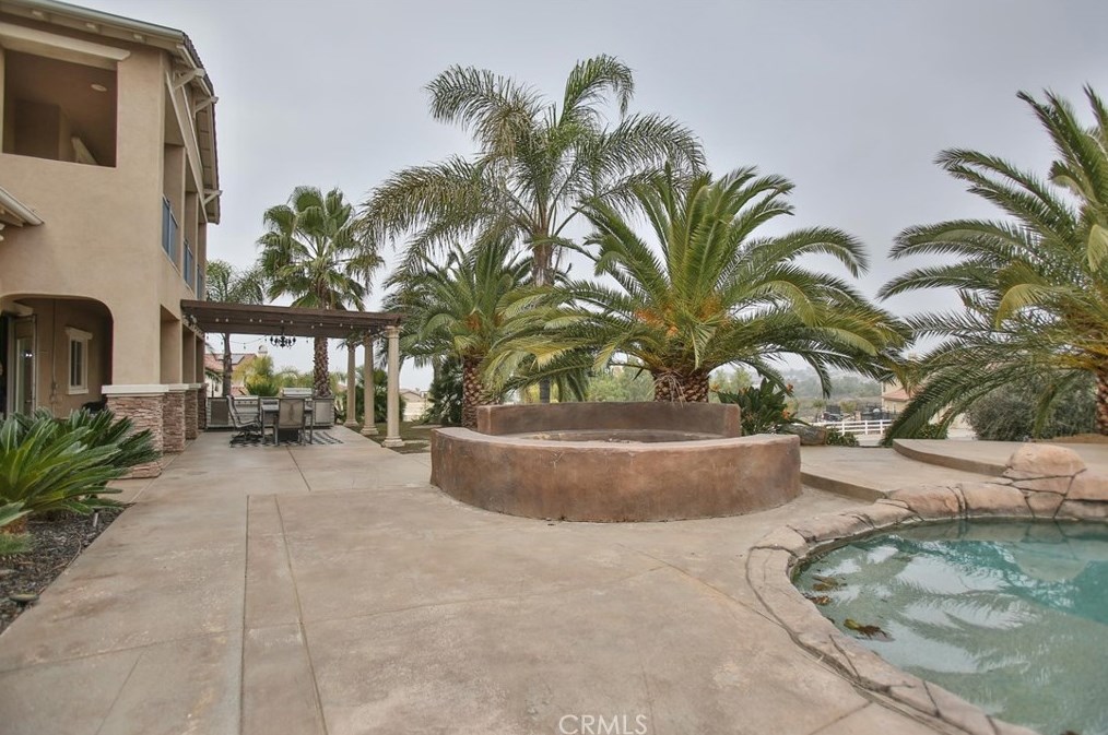 16622 Catalonia Dr, Riverside CA  92504-8701 exterior