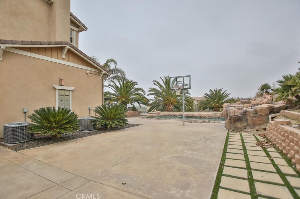 16622 Catalonia Dr, Riverside CA  92504-8701 exterior