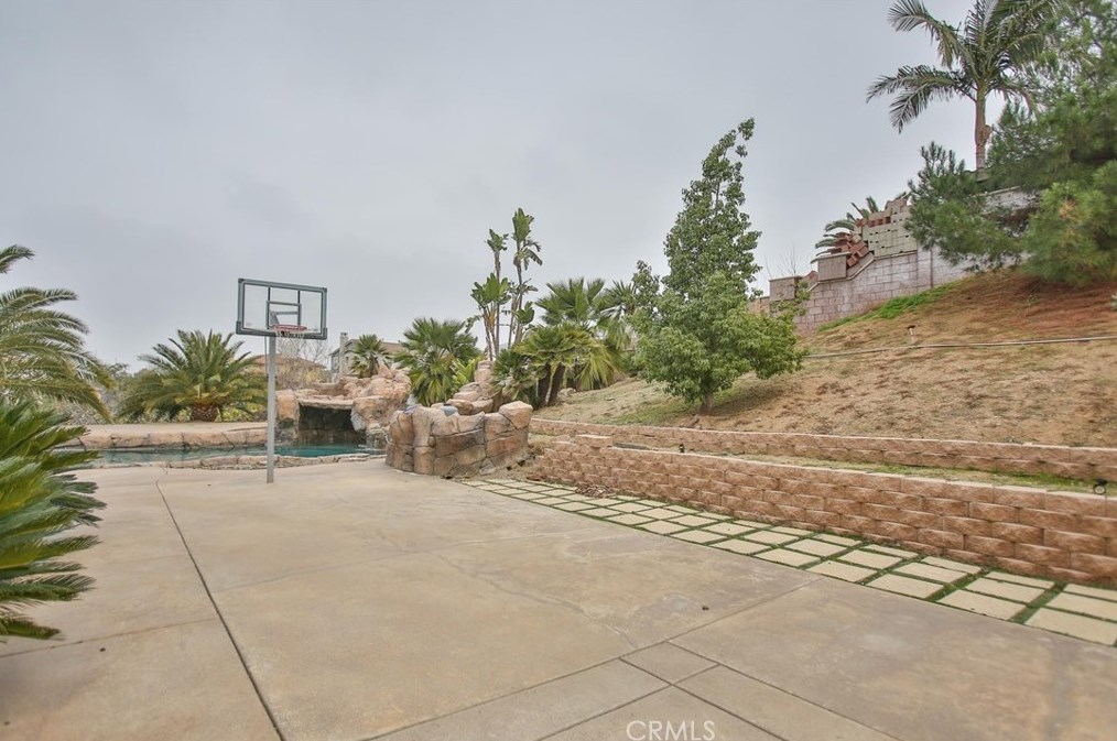 16622 Catalonia Dr, Riverside CA  92504-8701 exterior
