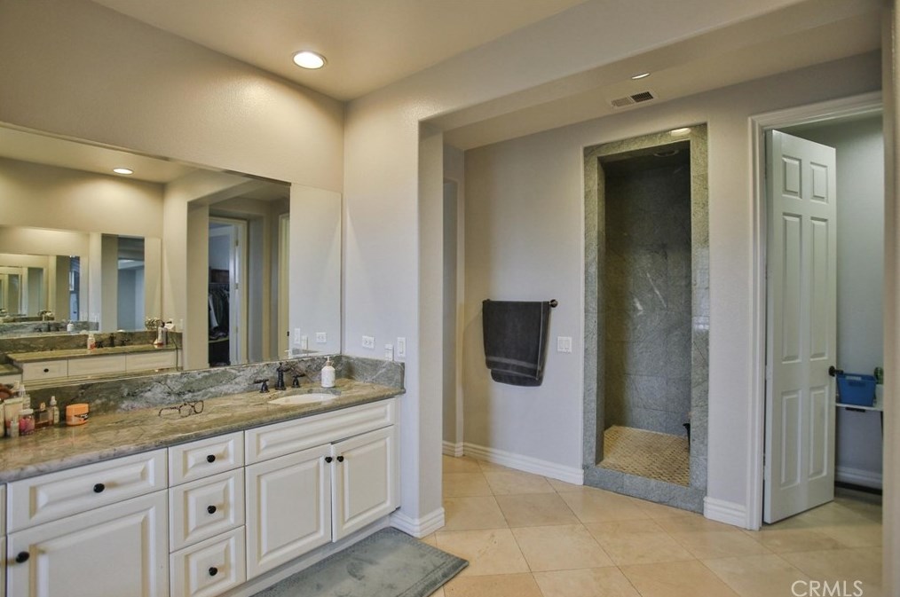 16622 Catalonia Dr, Riverside CA  92504-8701 exterior