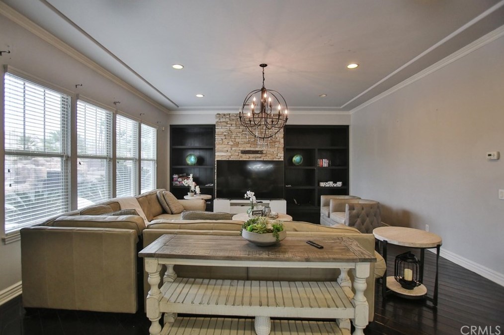 16622 Catalonia Dr, Riverside CA  92504-8701 exterior