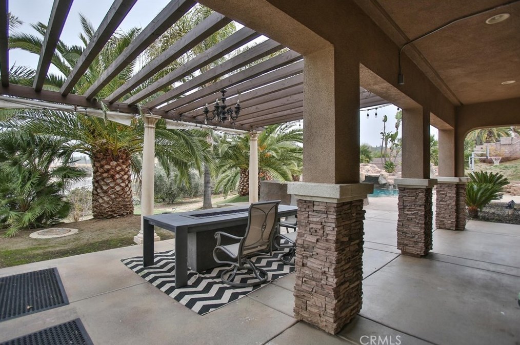 16622 Catalonia Dr, Riverside CA  92504-8701 exterior