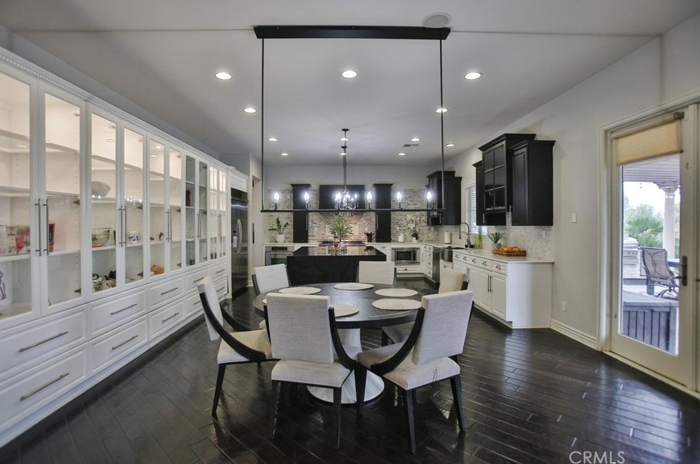 16622 Catalonia Dr, Riverside CA  92504-8701 exterior