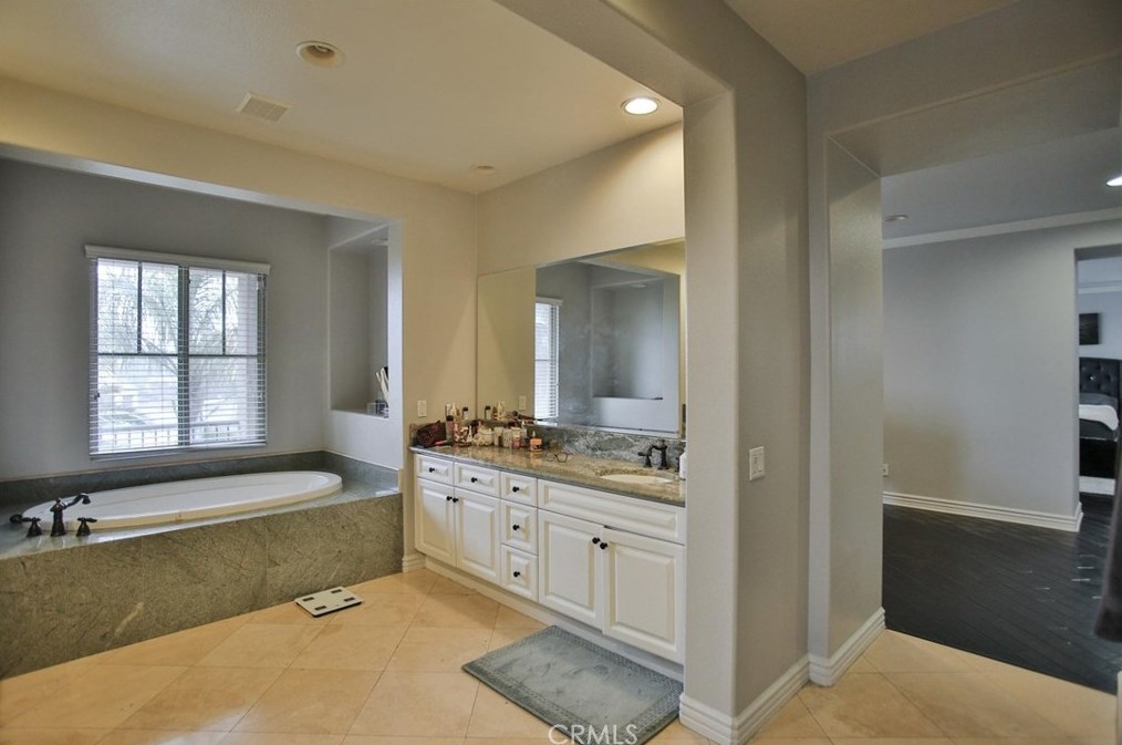 16622 Catalonia Dr, Riverside CA  92504-8701 exterior