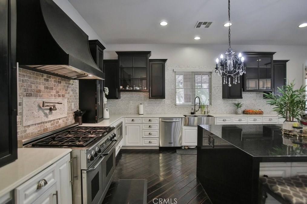 16622 Catalonia Dr, Riverside CA  92504-8701 exterior