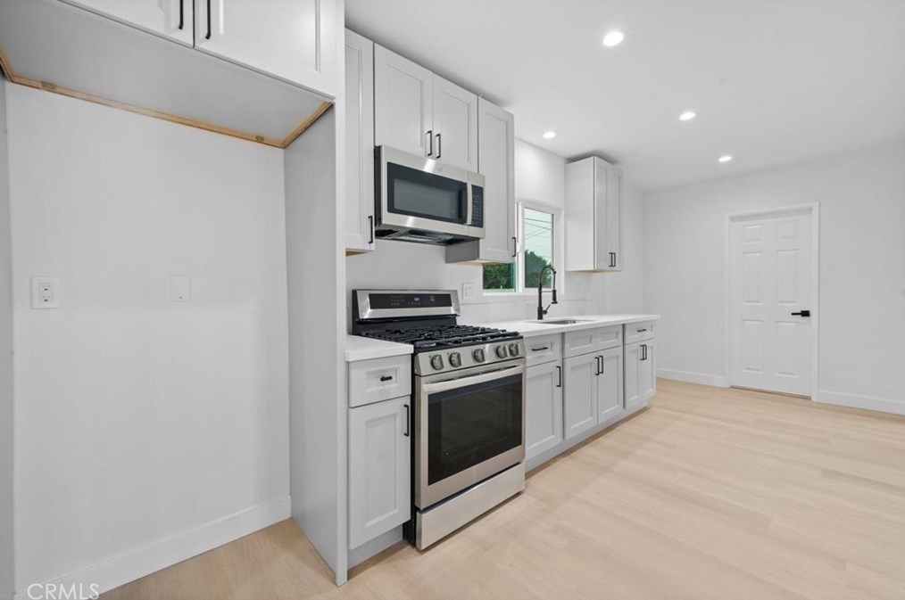 7411 Stanford Ave, Los Angeles CA  90001-2337 exterior