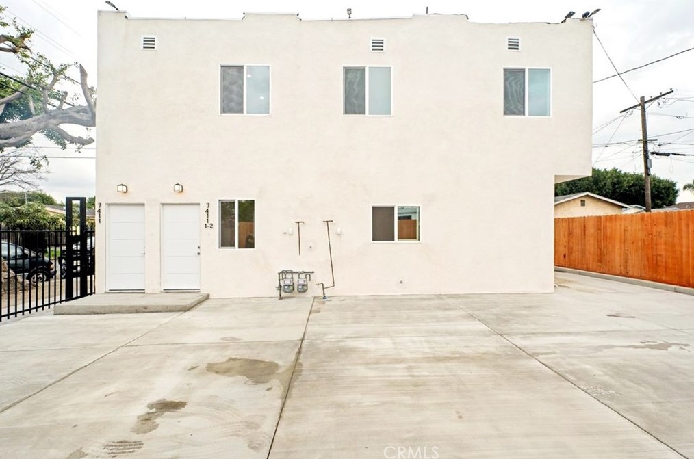 7411 Stanford Ave, Los Angeles CA  90001-2337 exterior