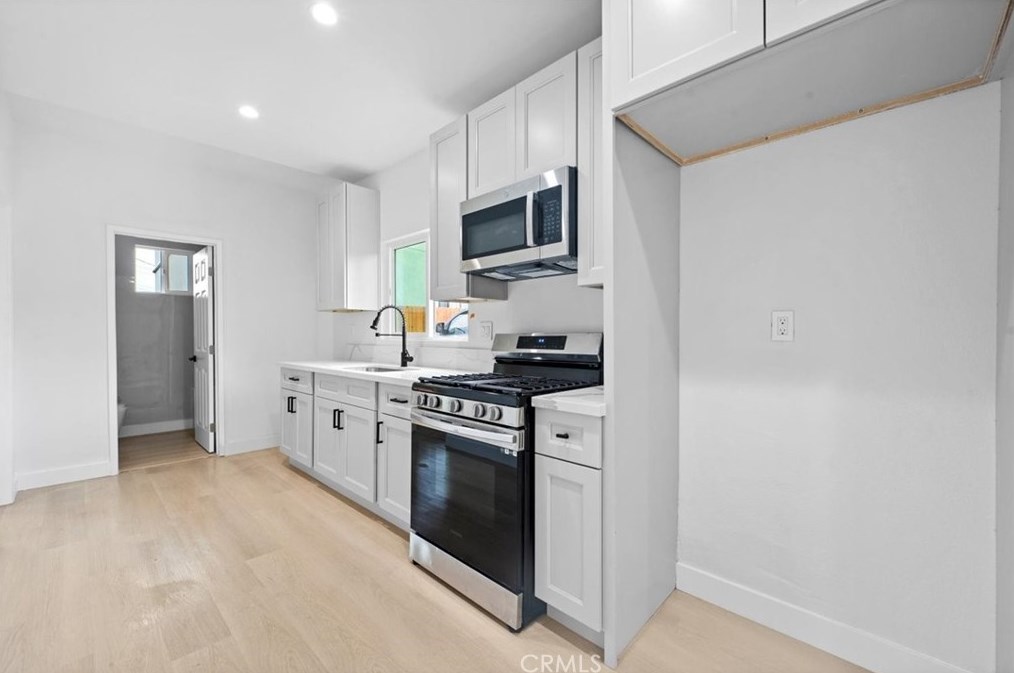 7411 Stanford Ave, Los Angeles CA  90001-2337 exterior
