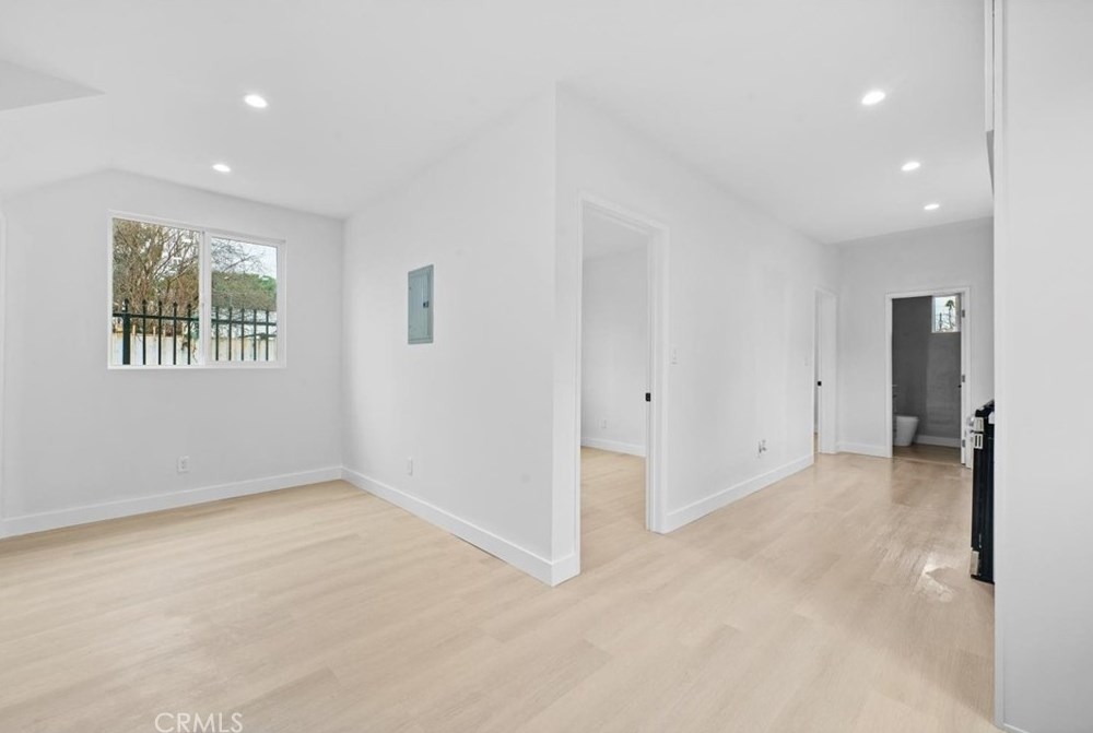 7411 Stanford Ave, Los Angeles CA  90001-2337 exterior