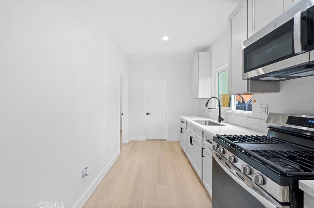 7411 Stanford Ave, Los Angeles CA  90001-2337 exterior