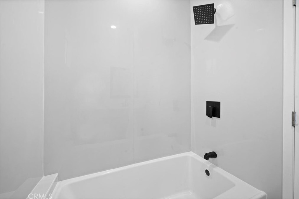7411 Stanford Ave, Los Angeles CA  90001-2337 exterior