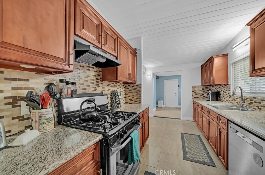 1712 Manor Cir, Pomona, CA 91766