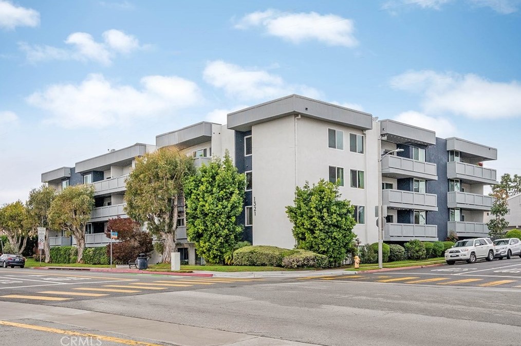 1321 Beryl St, Redondo Beach CA  90277-2455 exterior