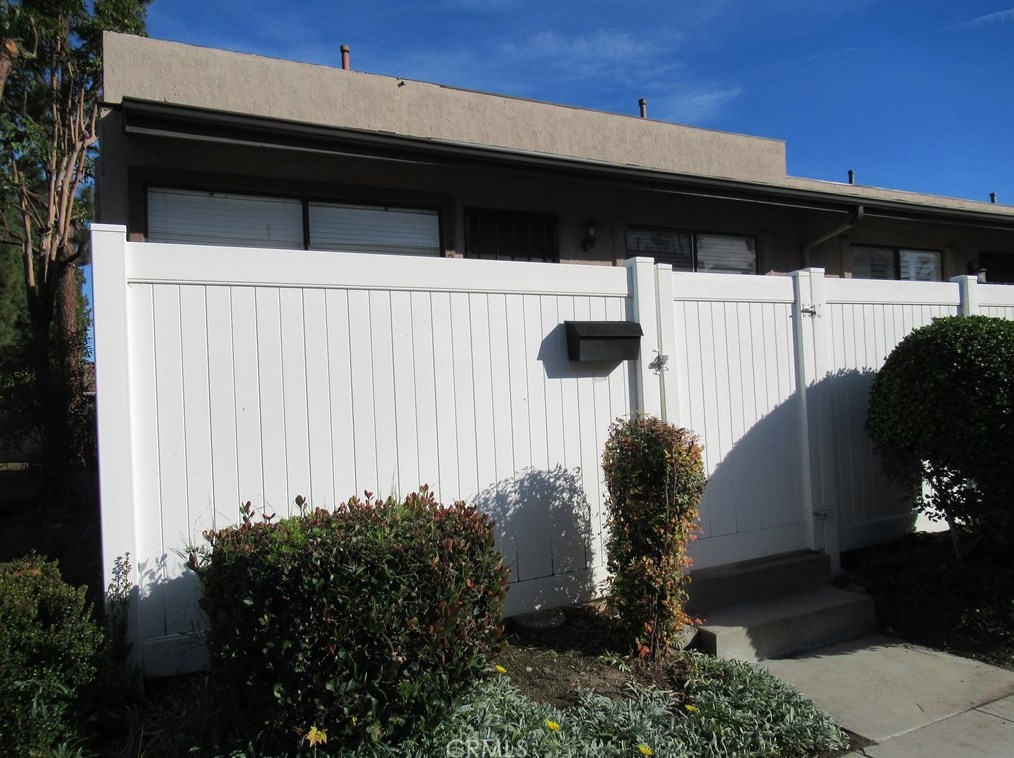 2240 Loma Alta Dr #18, Fullerton, CA 92833