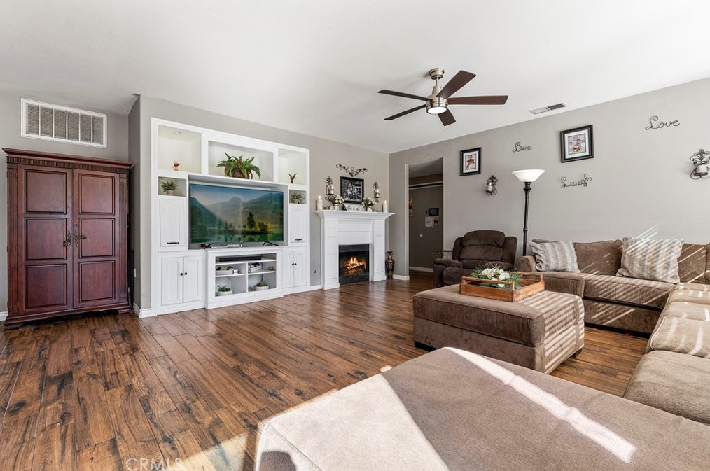 10200 Via Pescadero, Moreno Valley CA  92557-2743 exterior