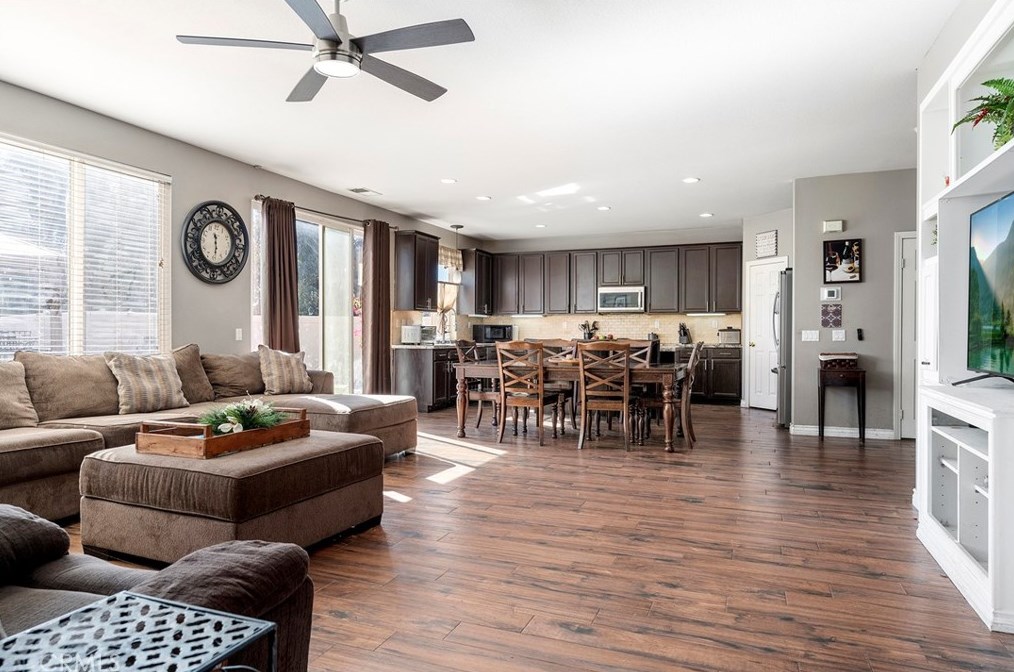 10200 Via Pescadero, Moreno Valley CA  92557-2743 exterior