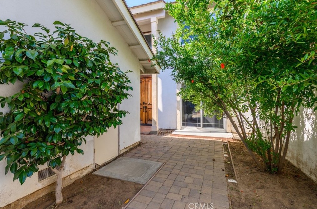12 Whitewood Way, Irvine, CA 92612-2722