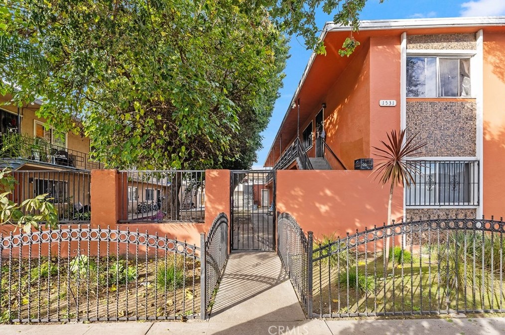 1531 19th St, Long Beach, CA 90810-4004