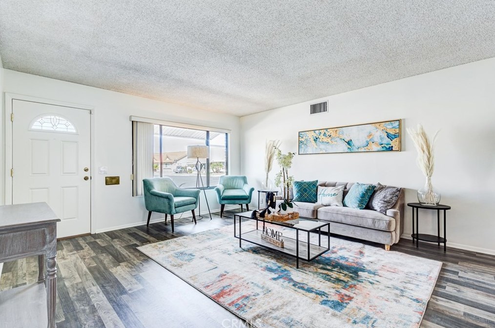 1141 Edgewood Ln, Hemet, CA 92543-5707