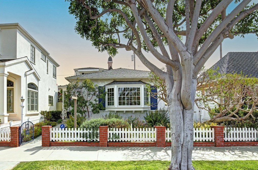 292 La Verne Ave, Long Beach, CA 90803-3525