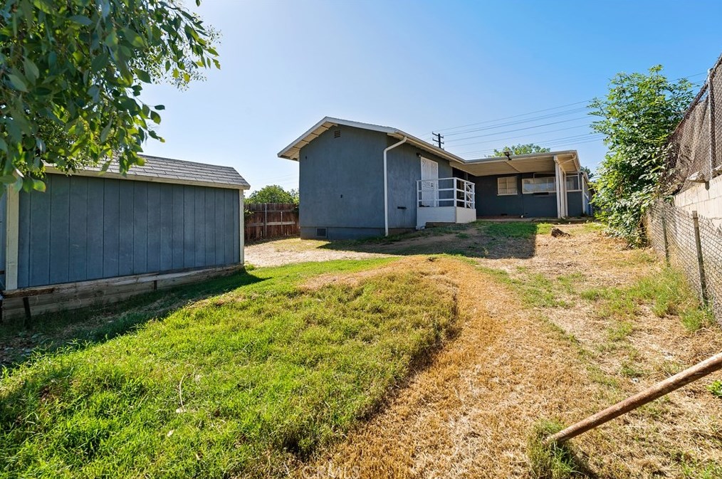 5965 Mountain View Ave, Riverside CA  92504-1572 exterior