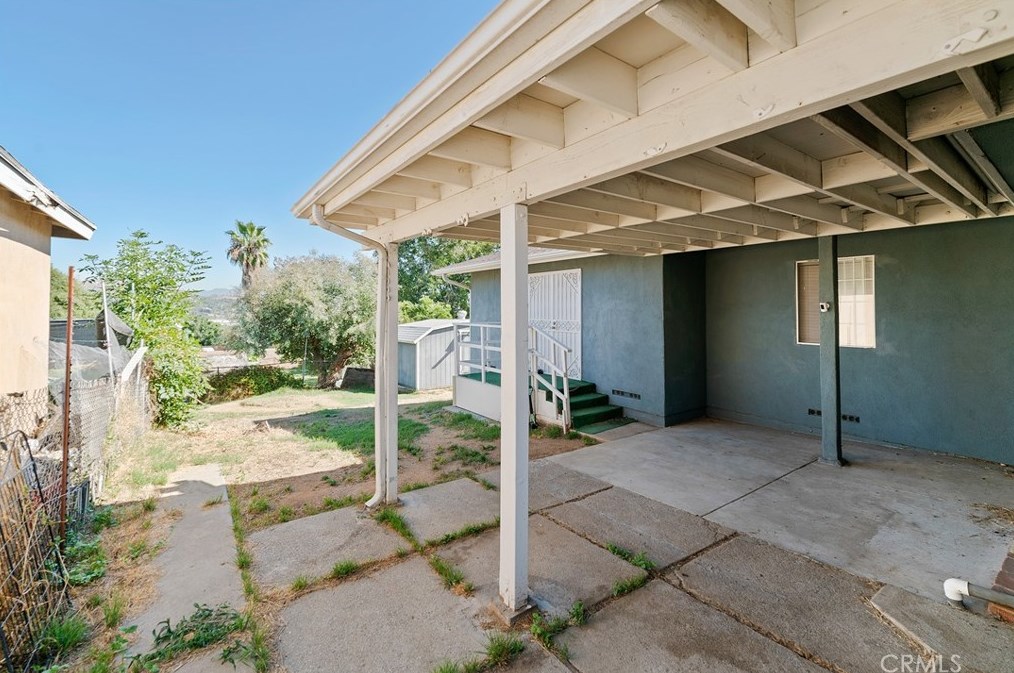 5965 Mountain View Ave, Riverside CA  92504-1572 exterior