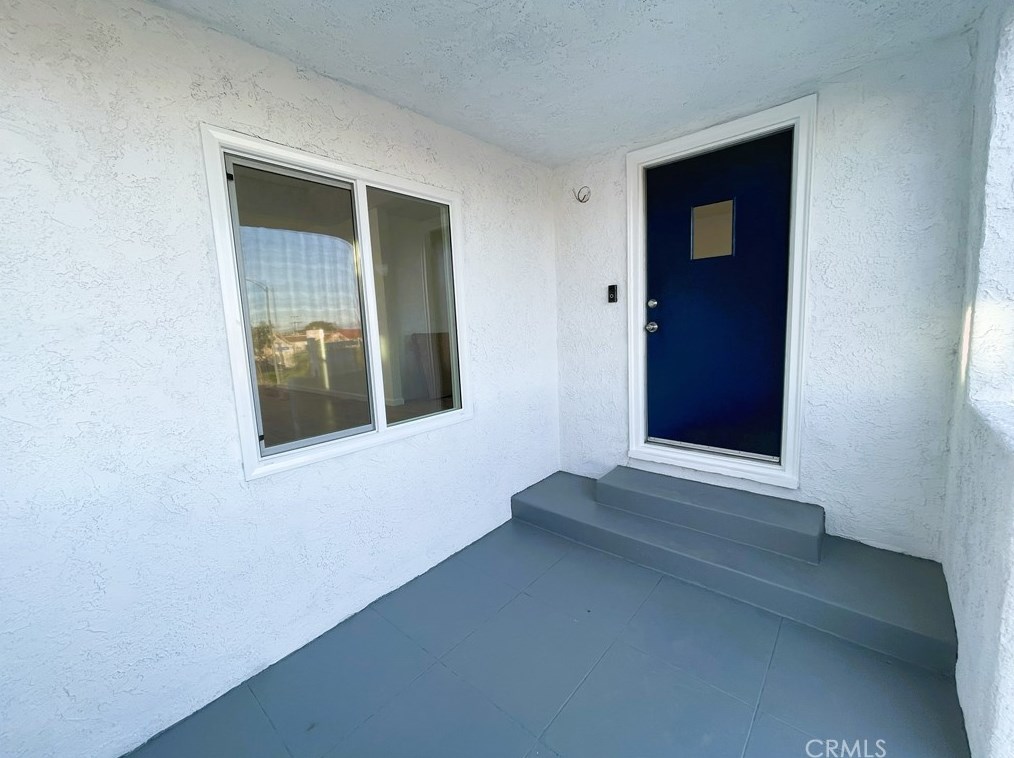 7037 Cimarron St, Los Angeles CA  90047-1632 exterior