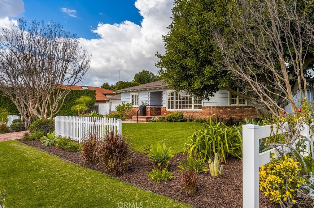 18101 Oak Ridge, Santa Ana, CA 92705