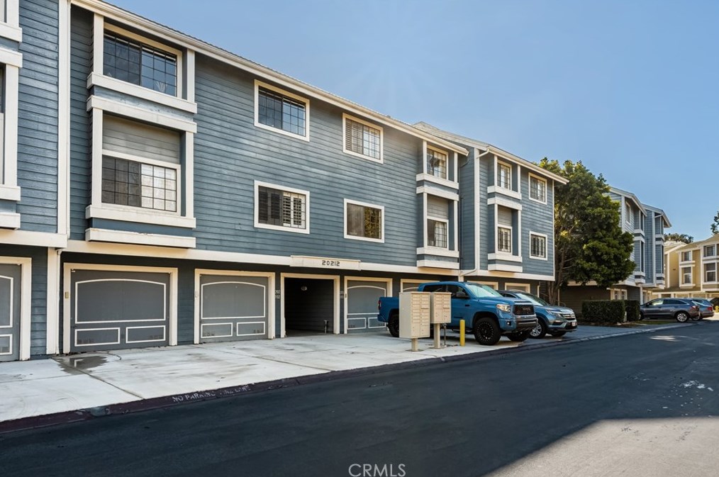 20212 Sealargo Ln #203, Huntington Beach, CA 92646