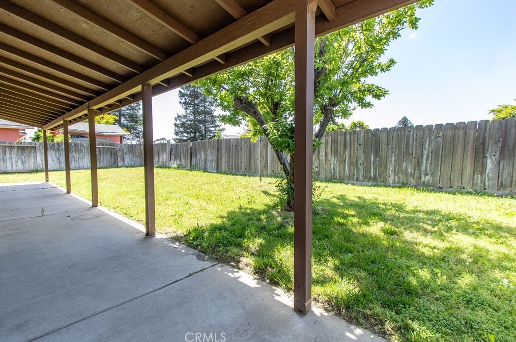 719 Almond Glen Ave, Livingston CA  95334-1875 exterior