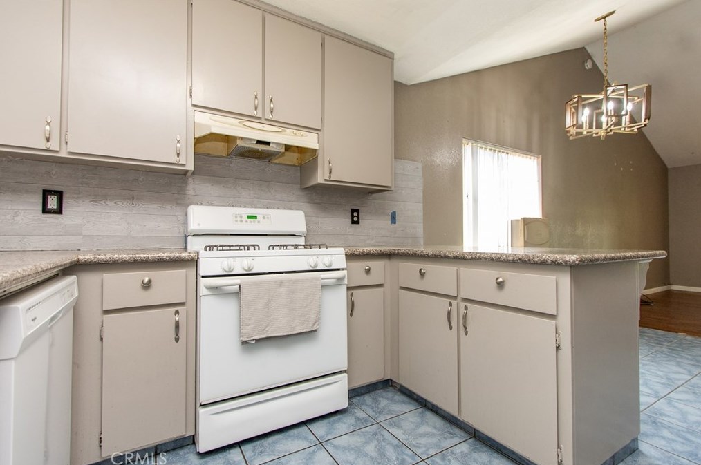 719 Almond Glen Ave, Livingston CA  95334-1875 exterior