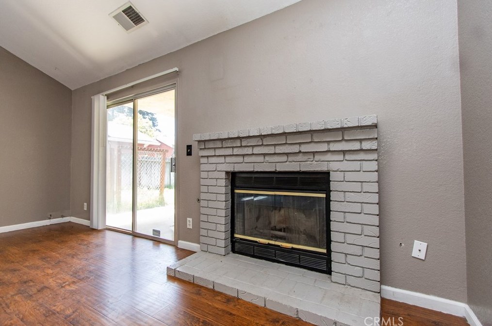 719 Almond Glen Ave, Livingston CA  95334-1875 exterior