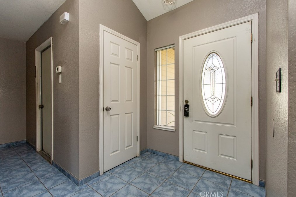 719 Almond Glen Ave, Livingston CA  95334-1875 exterior