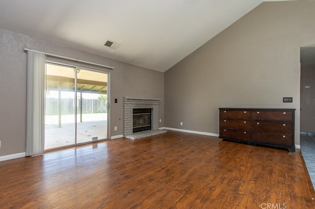 719 Almond Glen Ave, Livingston CA  95334-1875 exterior