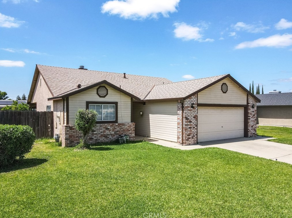 719 Almond Glen Ave, Livingston CA  95334-1875 exterior