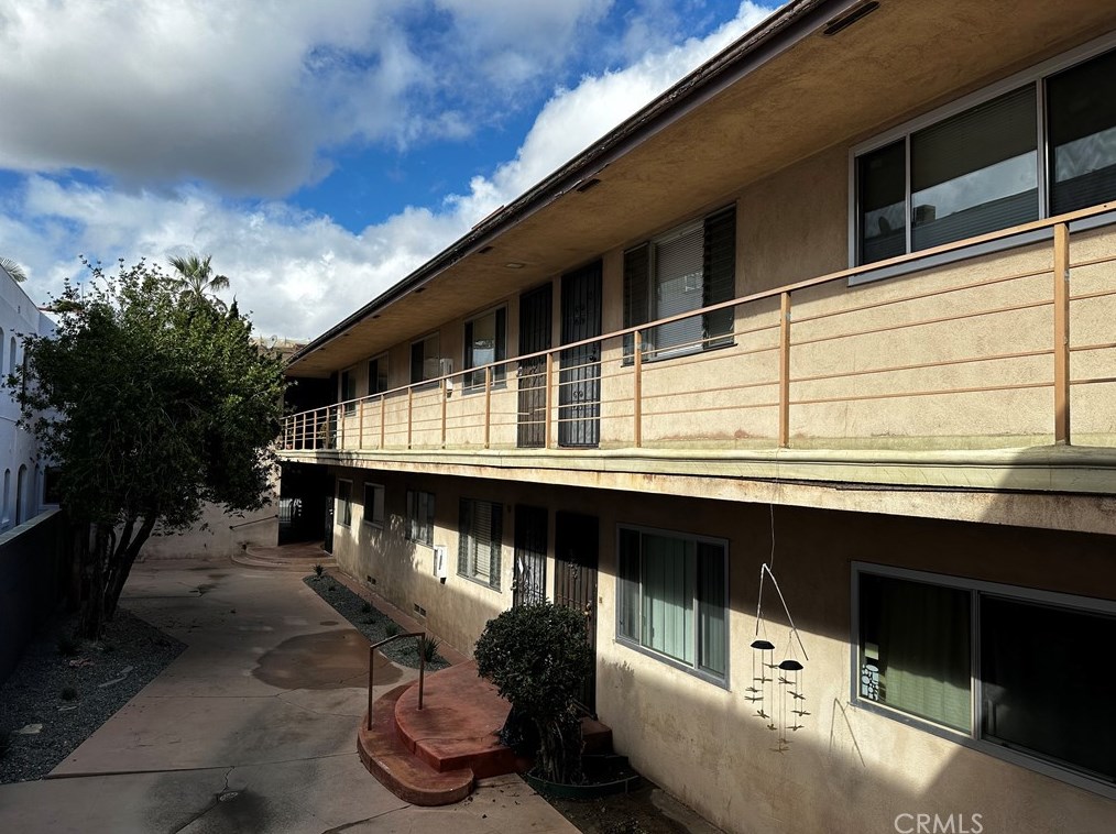 338 Elm Ave, Long Beach CA  90802-2425 exterior