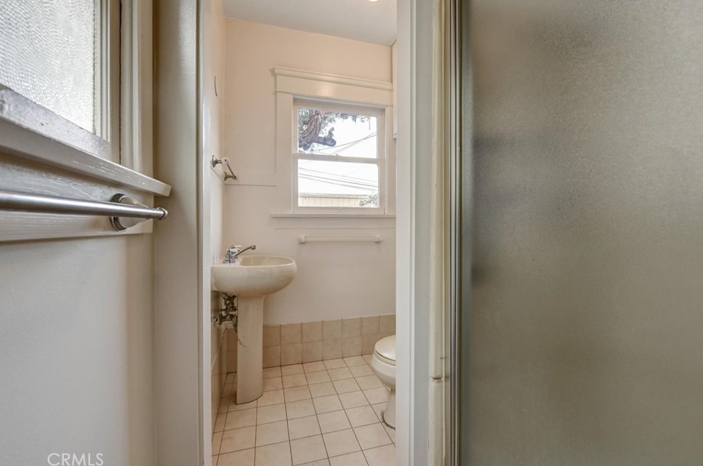 915 Molino Ave, Long Beach CA  90804-4775 exterior