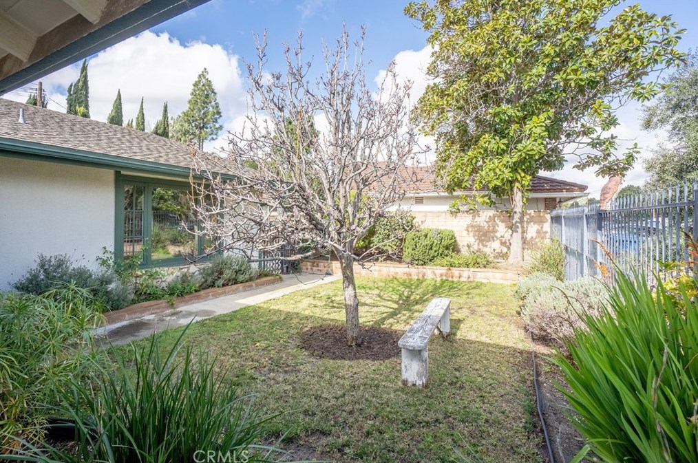 11945 Woodley Ave, San Fernando, CA 91344
