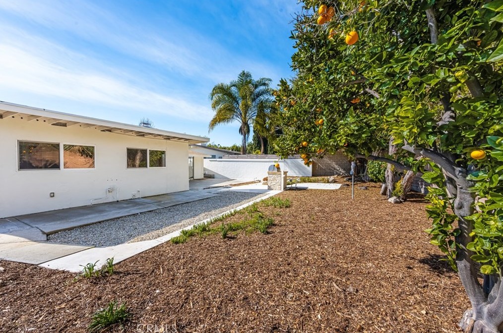 448 Princeton Dr, Costa Mesa CA  92626-6129 exterior