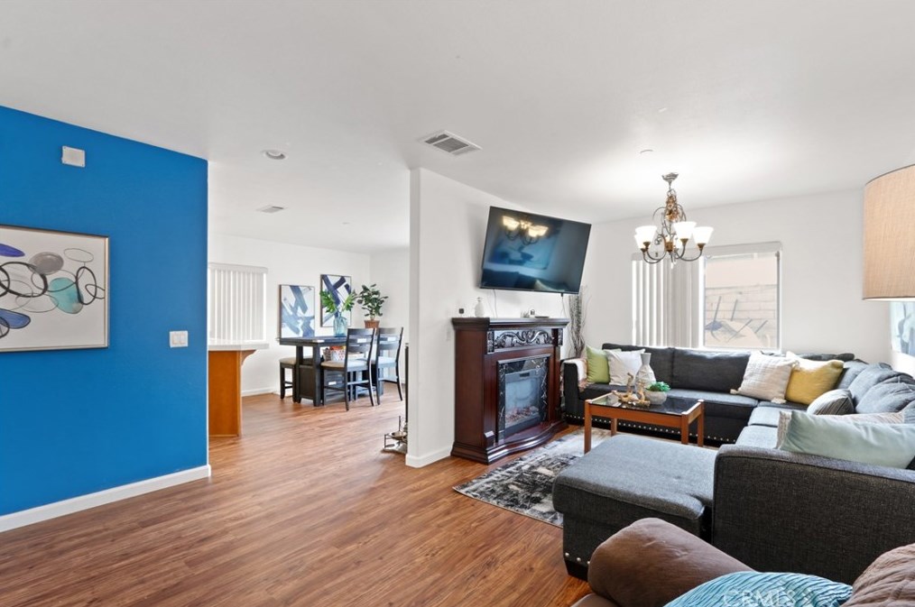 898 W Kemp Ct, Compton, CA 90220