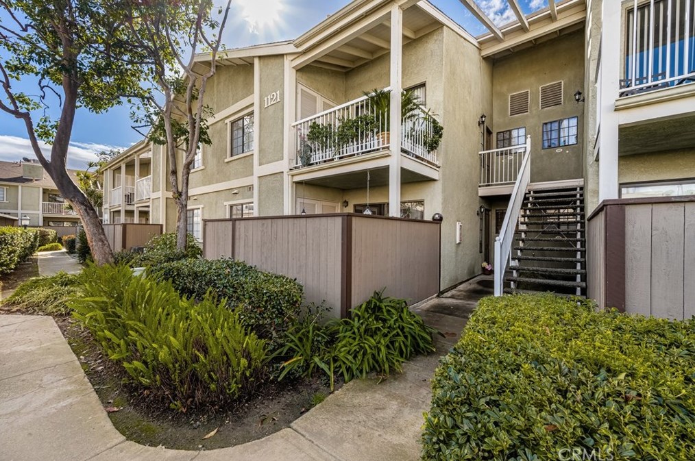 1121 Packers Cir, Tustin, CA 92780-3556