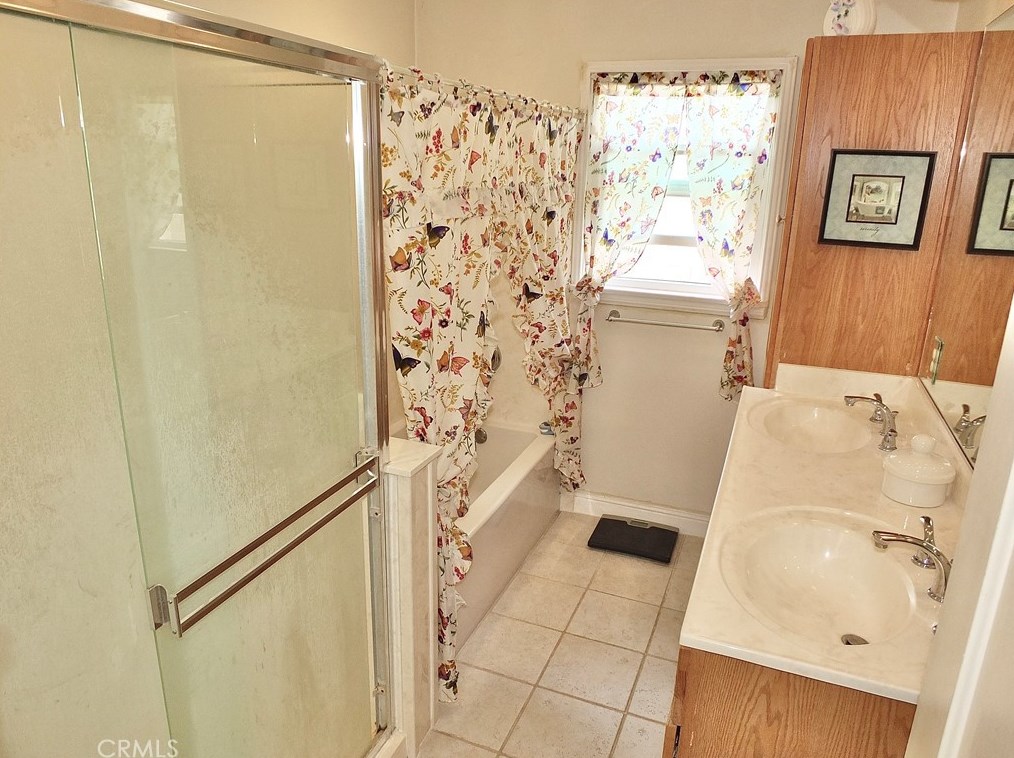 5416 Harvey Way, Long Beach CA  90808-1453 exterior