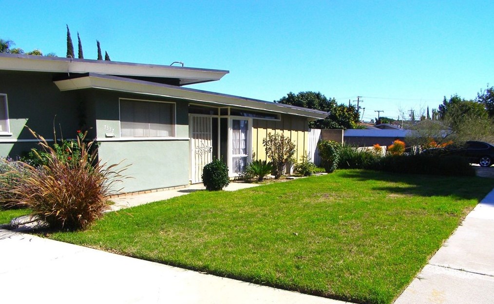7337 Irwingrove Dr, Downey, CA 90241
