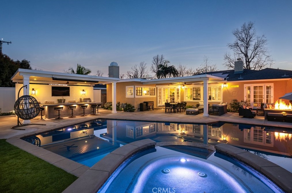 2527 Poinsettia St, Santa Ana, CA 92706