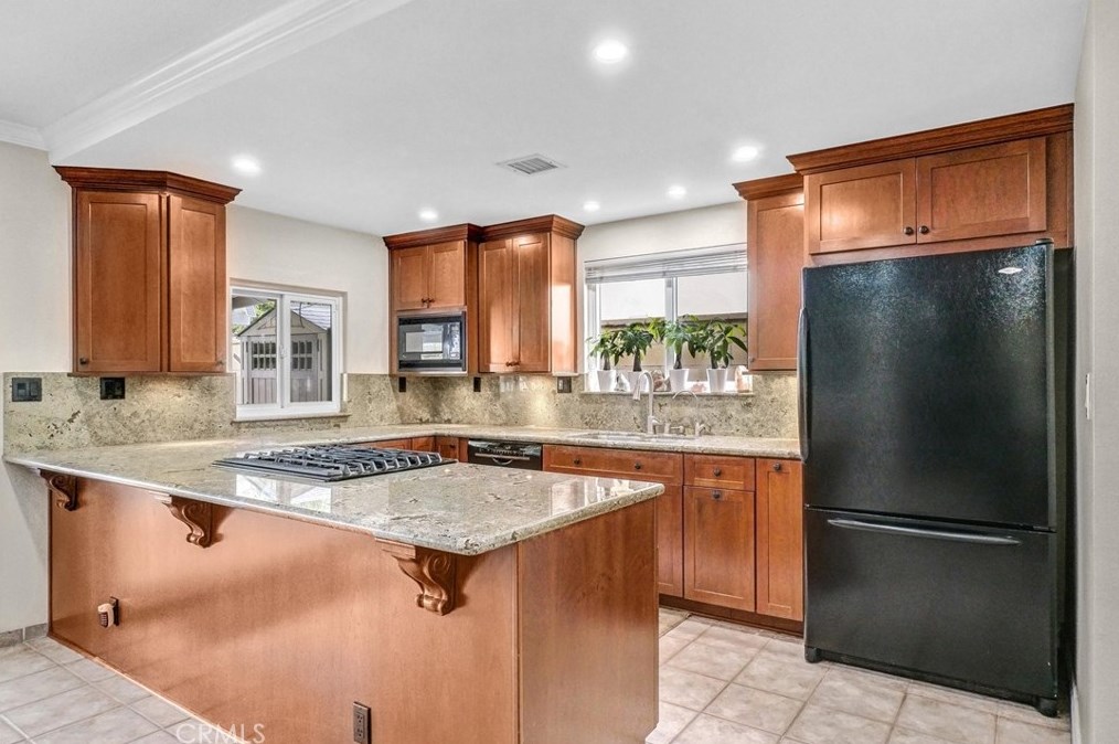 2535 Strong Pl, Anaheim CA  92806-5019 exterior