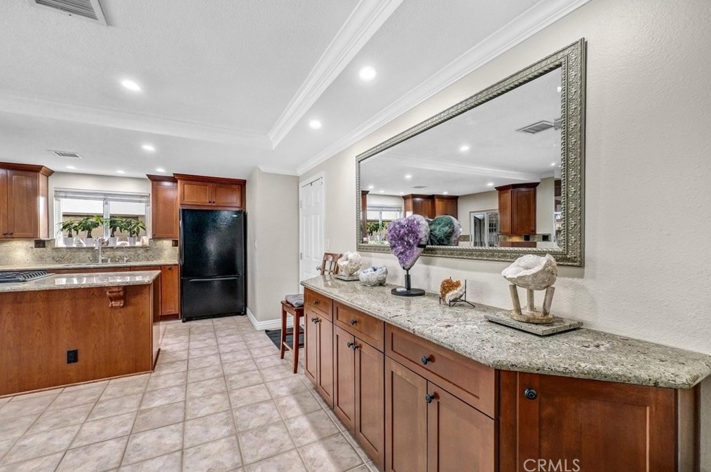 2535 Strong Pl, Anaheim CA  92806-5019 exterior