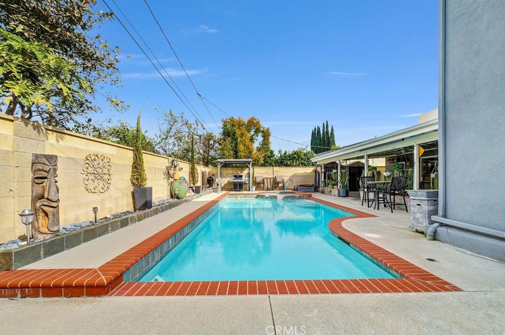 2535 Strong Pl, Anaheim CA  92806-5019 exterior